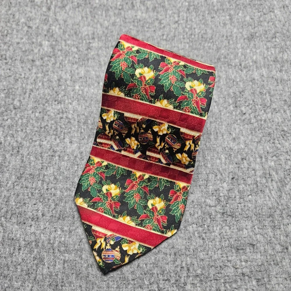 Jos. A. Bank Necktie Mens OS Red Christmas Ornament Holly Silk Handsewn USA